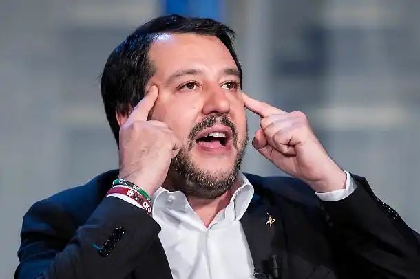 مجلة إيطالية تشبه وزير الداخلية ماتيو سالفيني بالشيطان بسبب المهاجرين!
