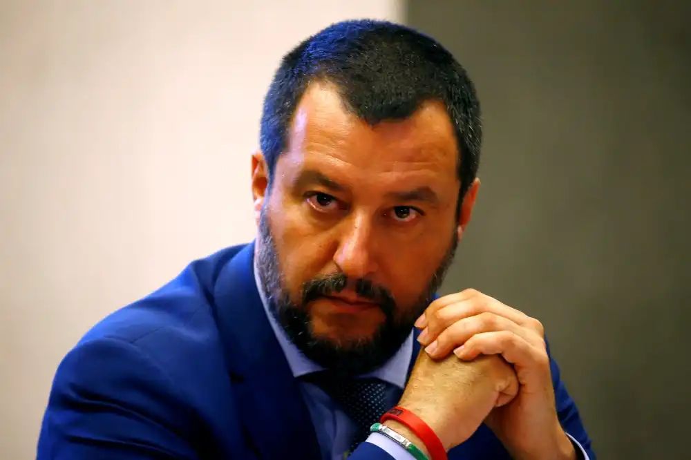 وزير الداخلية الإيطالي يورط نفسه في ملف الهجرة ويصرح : أجازف بـثلاتون سنة سجنا في حالة تورطي في قضية سفينة المهاجرين
