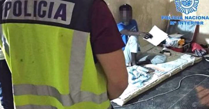 اعتقال رئيس شبكة للهجرة متورط في تنظيم رحلة سرية اسفرت عن مقتل 11 “حراك”