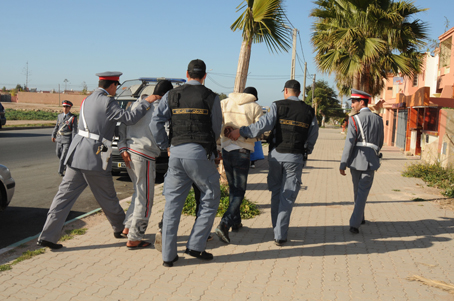 برافو الجدارمية القصيبة … كمين القائد ” بوشمامة ” يوقع بأكبر مروج مخدرات في قبضة الدرك واعتقال احد قطاع الطرق