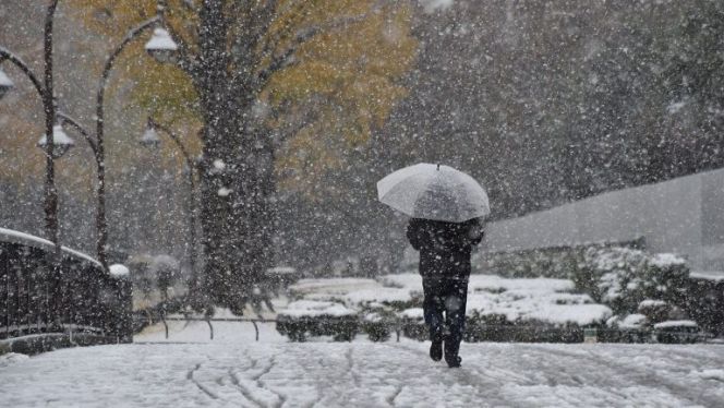 انتبهوا… نشرة إنذارية من مديرية الأرصاد الجوية بعدد من المدن -زخات رعدية وثلوج وبرد شديد-