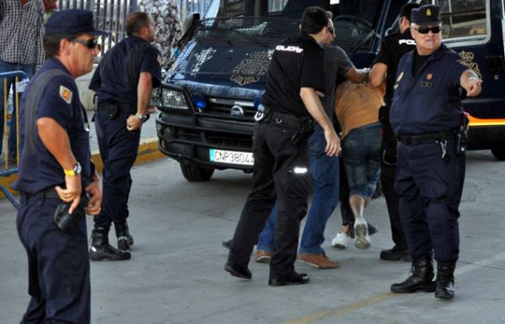 قتلوهم عصا… اعتداء عنصري على 3 مغاربة بسبب جريمة لم يرتكبوها والشرطة الاسبانية تعتقل الجناة!