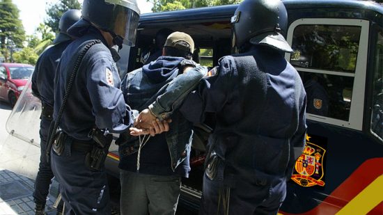 ناس يخدمو وهادو تايمشيو للفضايح… اعتقال مهاجر مغربي عمره 16 سنة متهم بالاعتداء جنسيا على 6 عجائز باسبانيا