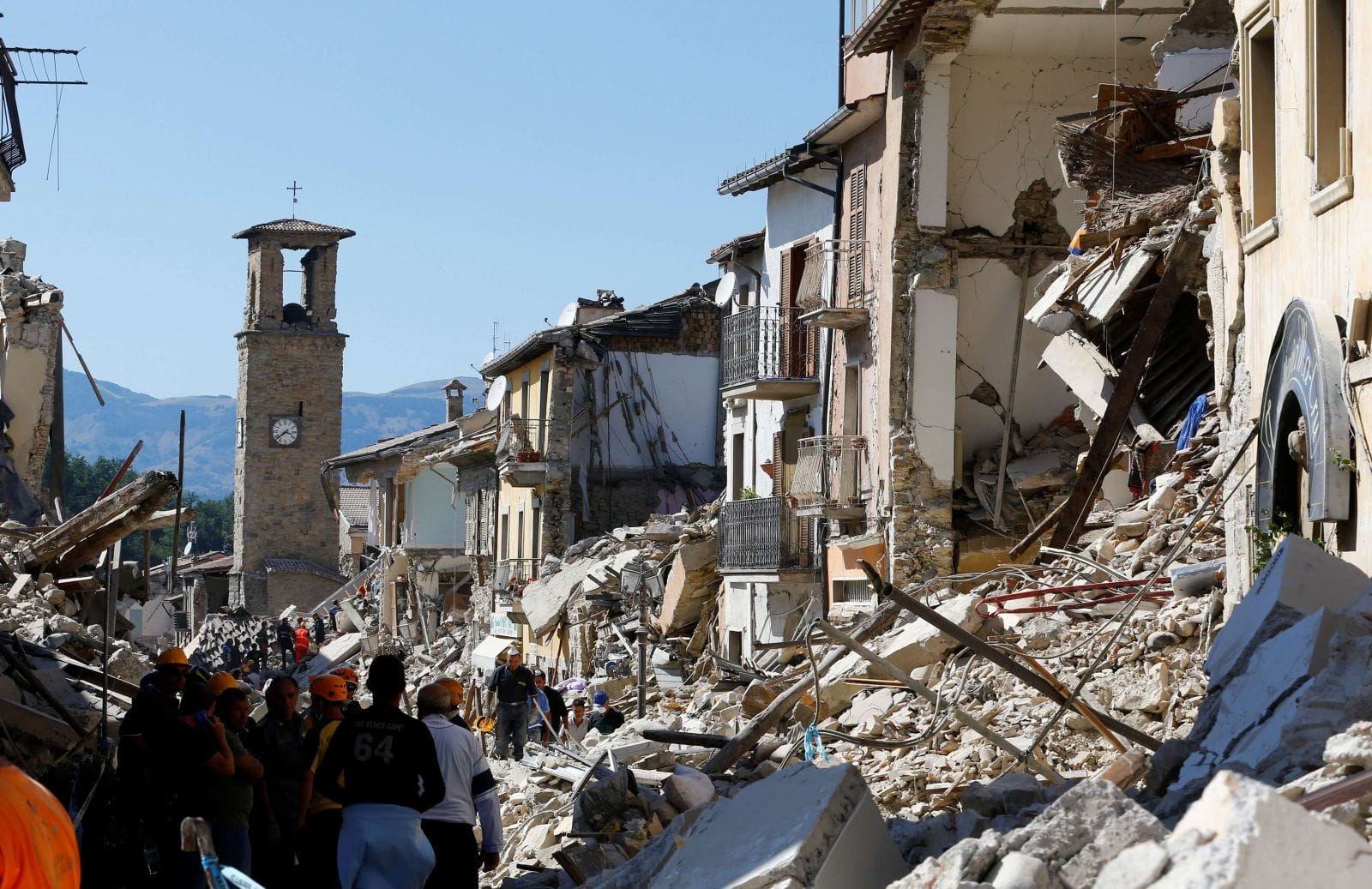 زلزال عنيف بقوة 5.1 درجات يضرب إيطاليا