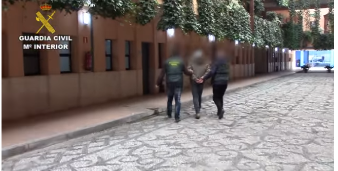 بالفيديو… الشرطة الإسبانية تعتقل شبكة متخصصة في “الزواج الأبيض” بين مغاربة وإسبانيات