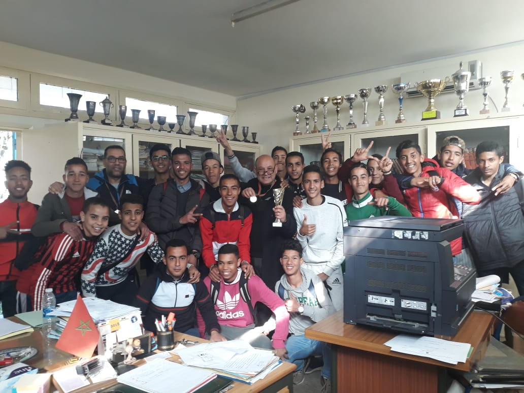 مبروك… فريق كرة القدم لثانوية العامرية يفوز بالبطولة الإقليمية المدرسية -الصورة-