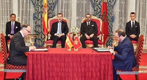 جلالة الملك والعاهل الإسباني يترأسان حفل التوقيع على عدة اتفاقيات للتعاون الثنائي