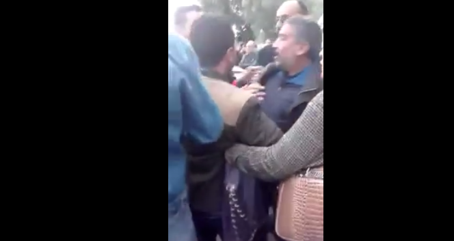 بالفيديو… بوليسي يخاطب محتجين على رداء الماء بأبي الجعد :” سير حايد راه عطاو أمر وغايخليو داربوك”