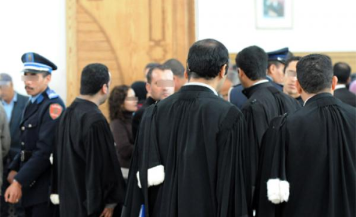 عاجل وحصري… “مطايفة” بالسب والشتم بين محام ومحامية داخل بهو محكمة بالفقيه بن صالح 