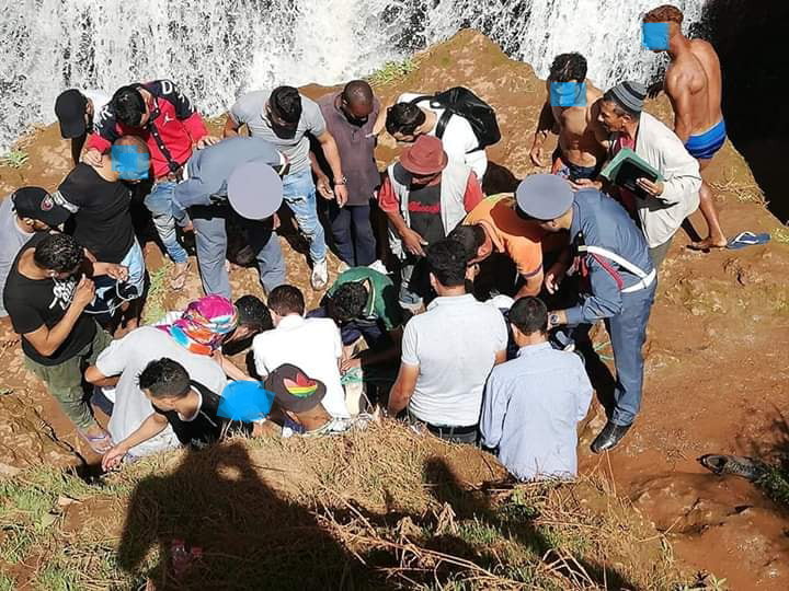 ياربي السلامة وقالو سيلفي سبابو!… سائح ألماني طاح من فوق شلالات أوزود -صورة-