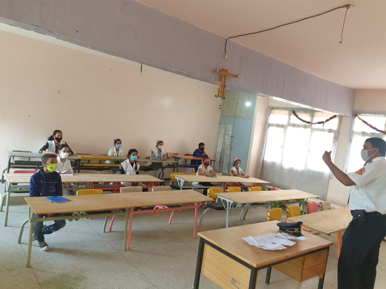 المنطقة الإقليمية للأمن بالفقيه بن صالح تنظم لقاء تواصليا تحسيسيا بمدرسة الإمام مالك