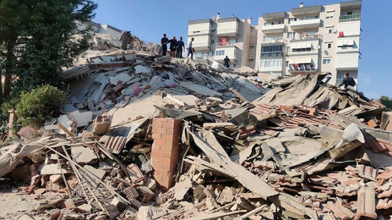 زلزال قوي يضرب تركيا ويخلف قتلى وجرحى ومفقودين