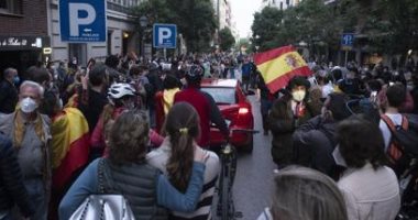 احتجاجات مصحوبة بأعمال شغب وتخريب في عدة مدن بإسبانيا ضد القيود المشددة لمواجهة تفشي كورونا