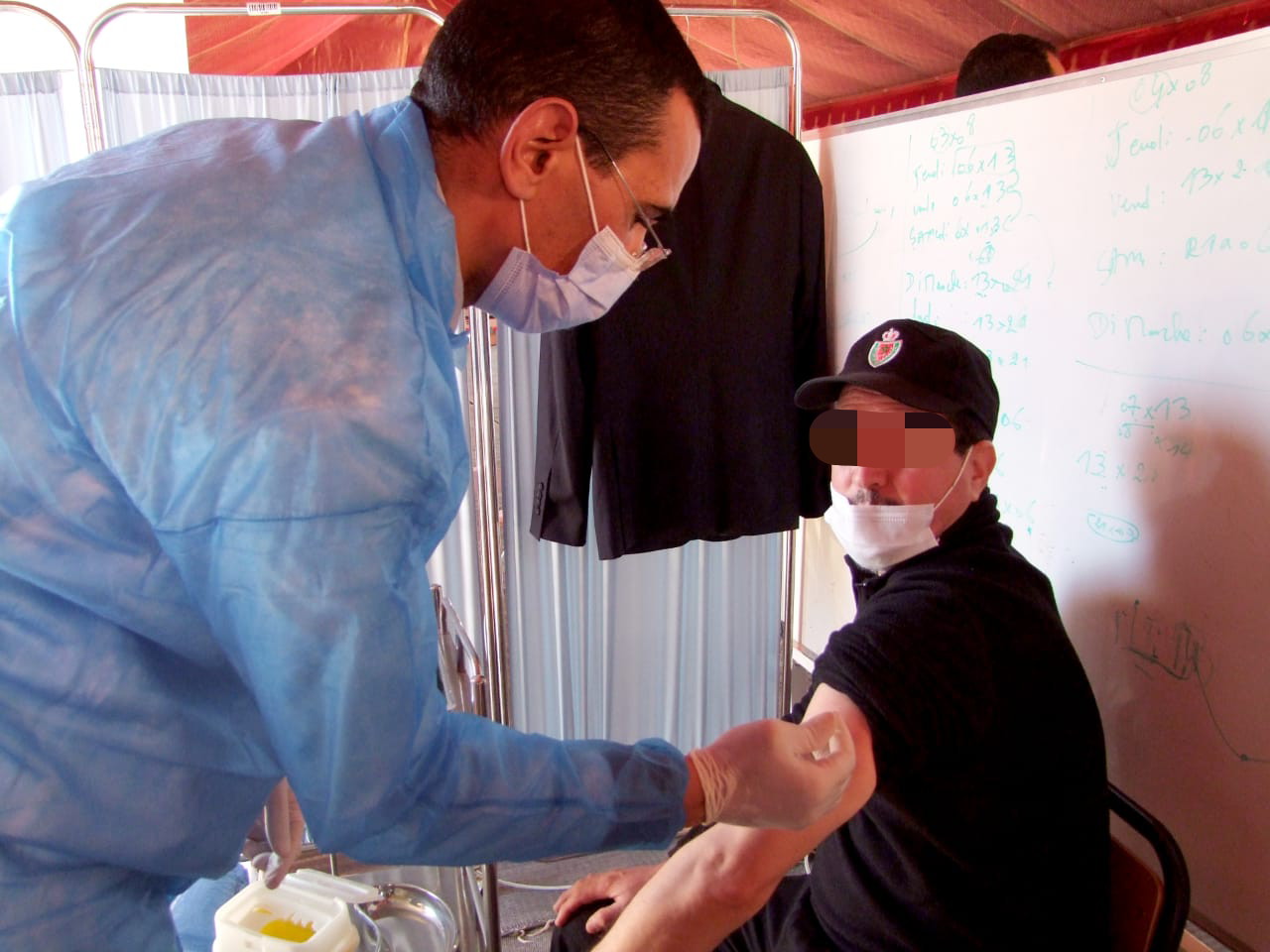 رجال ونساء الأمن بولاية أمن بني ملال يتلَقَّون جرعات اللقاح المُضاد لفيروس كورونا