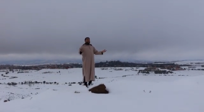 رشيد الحسيني في فيديو كليب جديد وسط الثلوج بأزيلال (ربي جود غيفي)