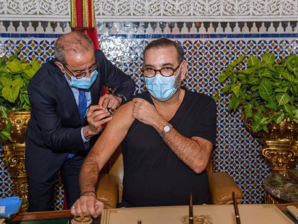 عاجل… الملك محمد السادس يتلقى لقاح كورونا ويطلق رسميا الحملة الوطنية للتلقيح