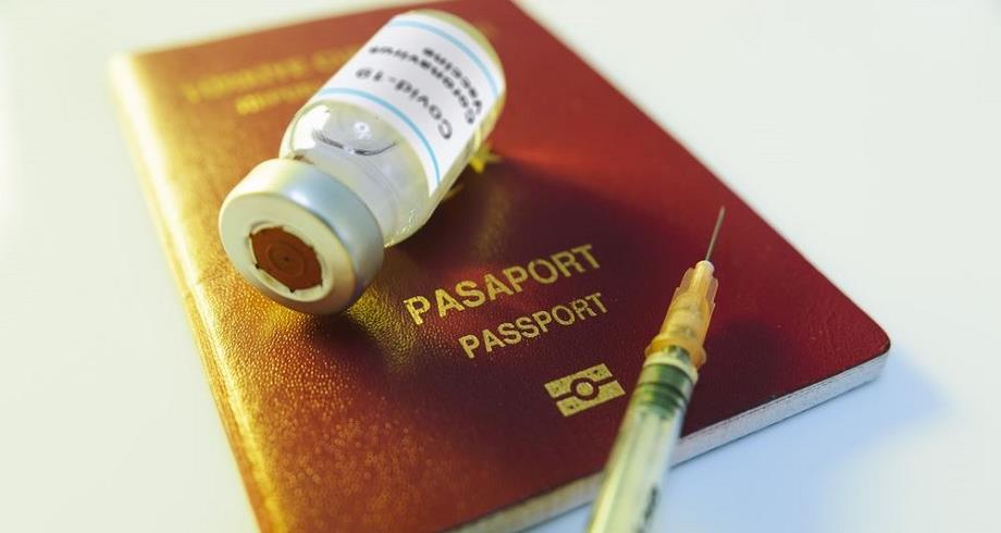 إسبانيا تطالب بإصدار بطاقة تطعيم أوروبية لدعم وتعزيز القطاع السياحي