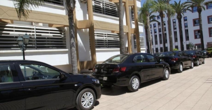 وزارة العدل تُوزع 44 سيارة نفعية على النيابات العامة
