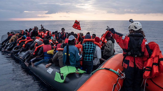 تنامي الهجرة السرية… عوتني انقاذ ازيد من 180 “حراك” بينهم 68 امرأة و16 طفل كانوا على وشك الغرق على متن 3 قوارب