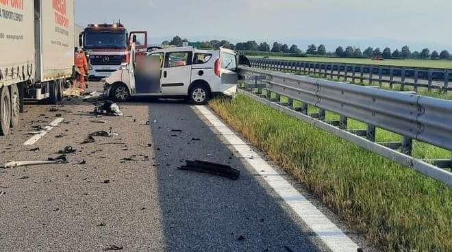 الله يرحمهم… كسيدة خايبة بين كاميو وطوموبيل فطاليان ماتو فيها 5 بينهم جوج مغاربة خدامين فالبناء