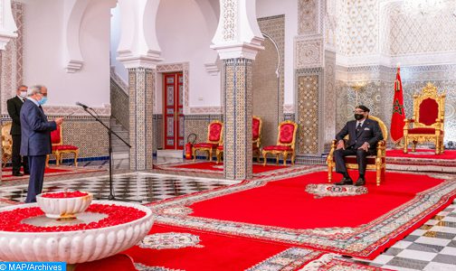والي بنك المغرب يقدم أمام جلالة الملك التقرير السنوي للبنك المركزي حول الوضعية الاقتصادية والنقدية والمالية برسم سنة 2020