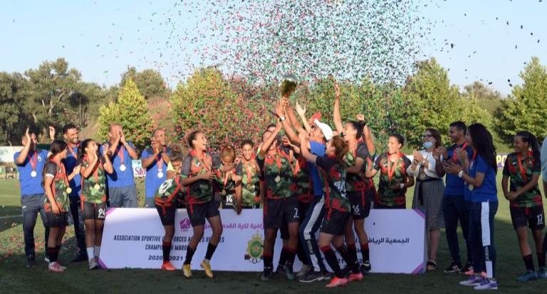 مبروك… فريق الجيش الملكي لكرة القدم النسوية يتسلم درع البطولة الوطنية الاحترافية لموسم 2020-2021