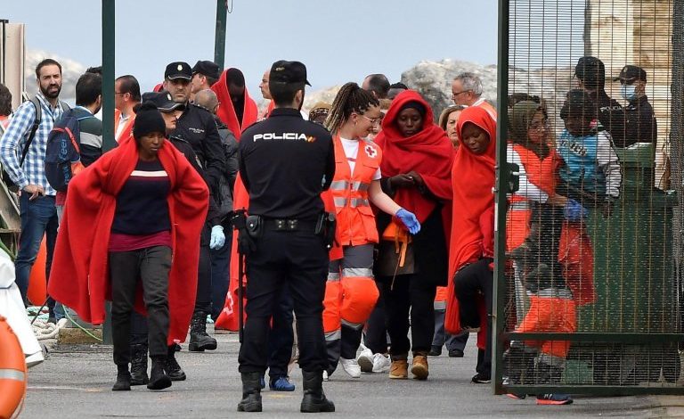 جمعيات إسبانية تنظم وقفات احتجاجية لمطالة إسبانيا بانقاد المهاجرين المشردين بالشوارع بينهم مهاجرين مغاربة
