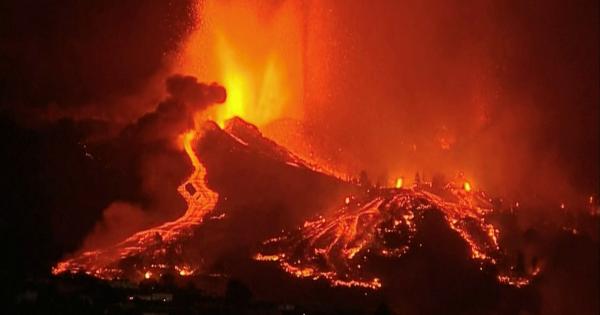 ثوران بركان بجزر الكناري كان هادئا لنصف قرن والسلطات الإسبانية تُجلي 5000 شخص خوفا من وفاتهم