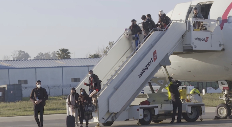 وصول طائرة تقل طلبة مغاربة بينهم طلبة من جهة بني ملال عائدين من أوكرانيا