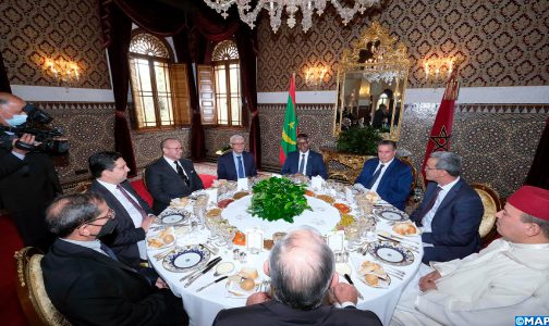 المغرب وموريتانيا يوقعان 13 اتفاقية وجلالة الملك يقيم مأدبة غداء على شرف الوزير الأول الموريتاني والوفد المرافق له