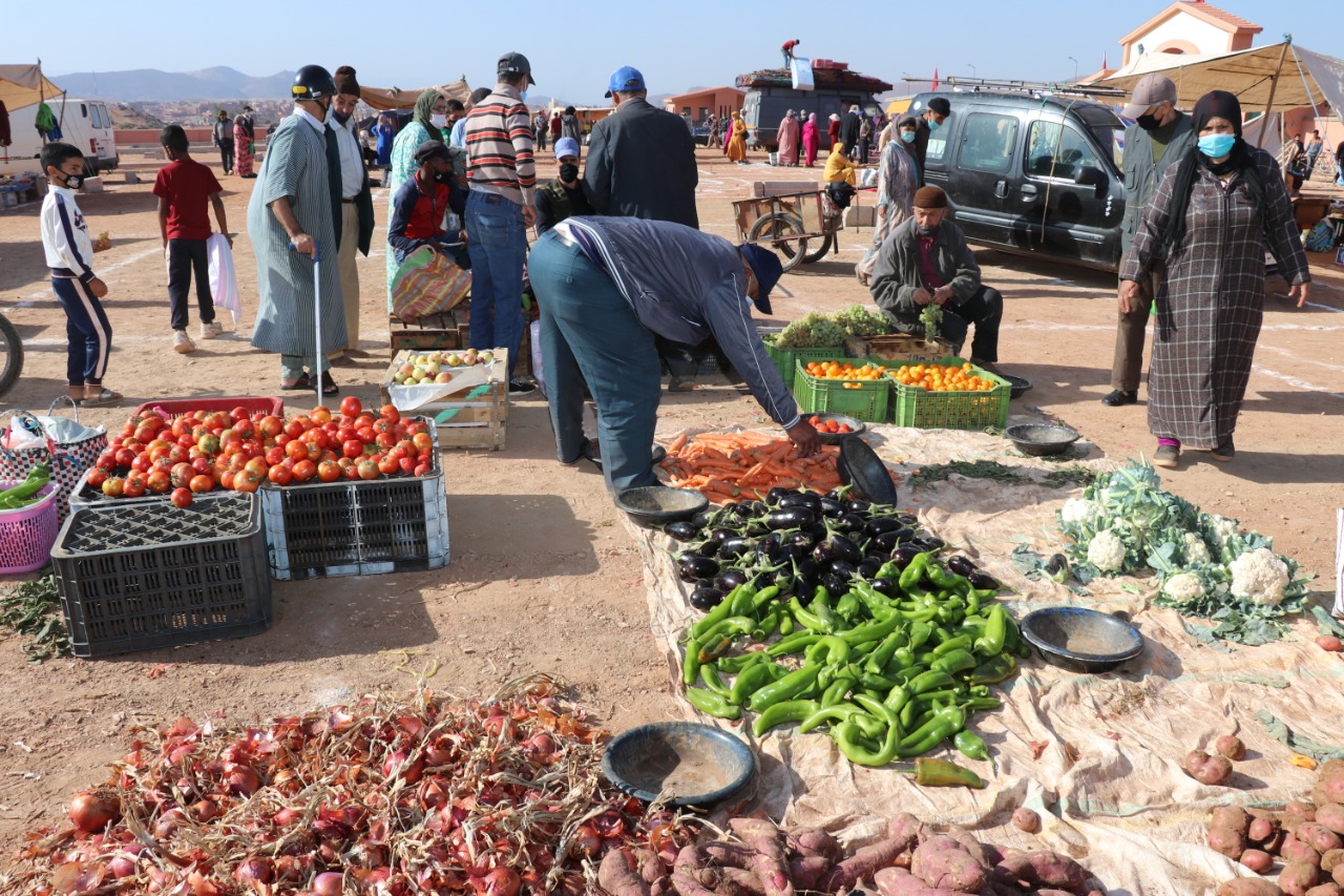 اجيو تفهمو اش واقع!… هاد الدعم المالي لي دارو اخنـ،وش لصحاب النقل راه نسخة “بنكيرانية” داروها في2013 وماطبقوهاش وهاد القرار غير منصف لعموم المغاربة وماغاديش يحل مشكل الزيادات فالاسعار!