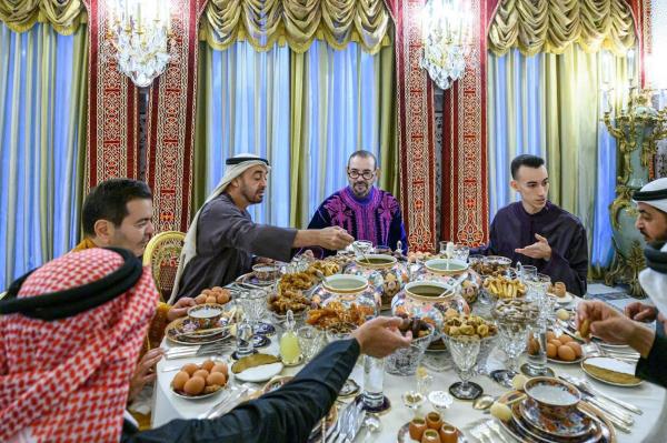 جلالة الملك محمد السادس يقيم مأدبة إفطار على شرف صاحب السمو الشيخ محمد بن زايد آل نهيان ولي عهد أبوظبي (صور)