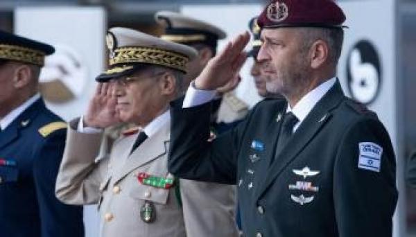 الجنرال دوكور دارمي المفتش العام للقوات المسلحة الملكية يجري مباحثات بإسرائيل مع رئيس أركان قوات الدفاع الإسرائيلية =بلاغ=