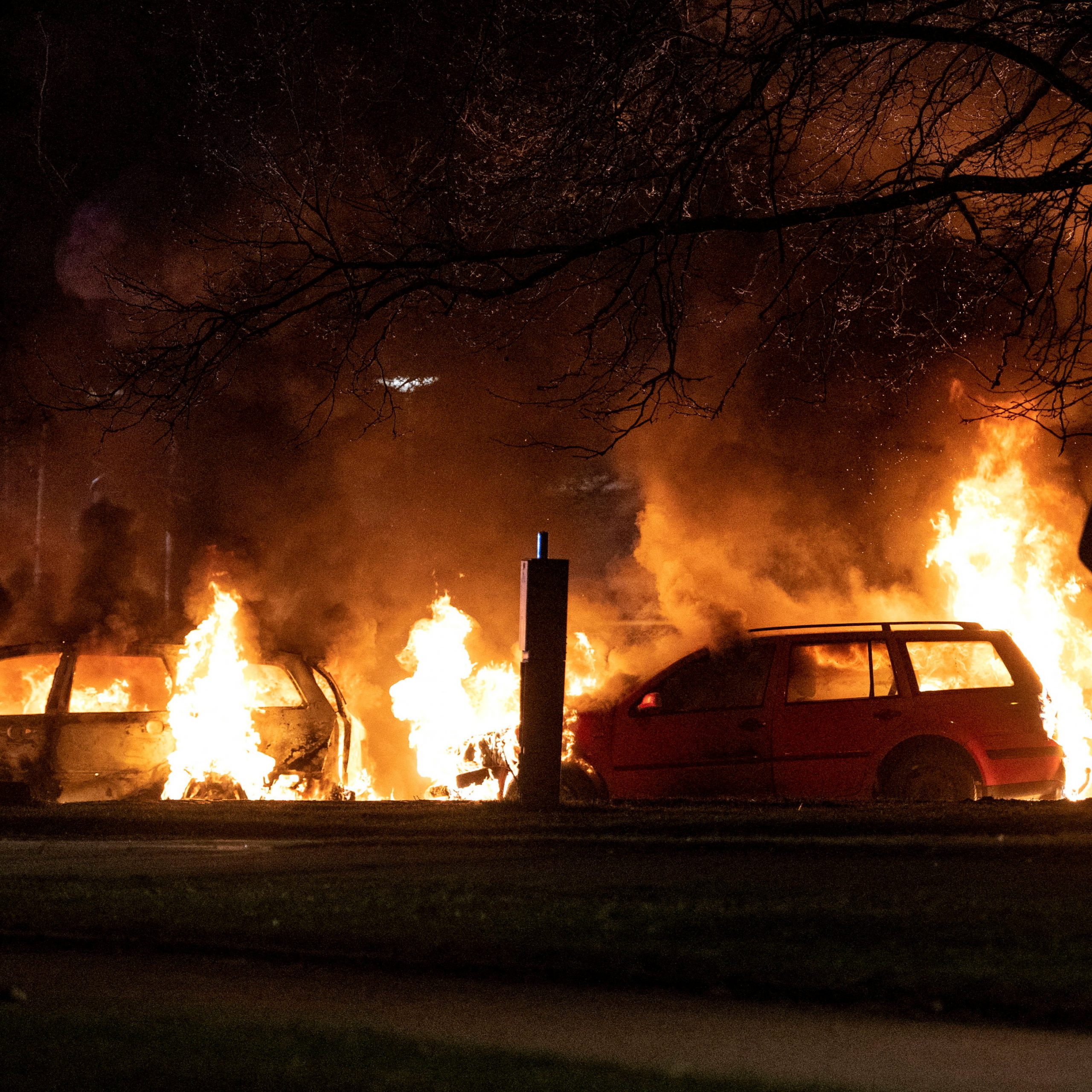 Cars are seen set on fire in Rosengard district, following Quran burnings that caused riots in several Swedish towns over the Easter weekend, in Malmo, Sweden April 17, 2022. Picture taken April 17, 2022. Johan Nilsson/TT News Agency/via REUTERS ATTENTION EDITORS - THIS IMAGE WAS PROVIDED BY A THIRD PARTY. SWEDEN OUT. NO COMMERCIAL OR EDITORIAL SALES IN SWEDEN.