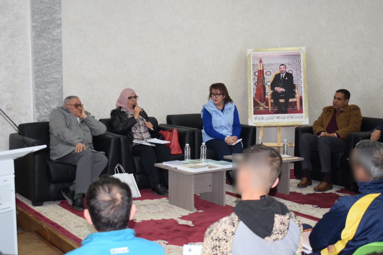 مبادرة مزيانة لنزلاء ونزيلات سجن بني ملال… المقهى الثقافي بالسجن المحلي بني ملال يفتتح برنامجه الثقافي لسنة 2023 بلقاء مع الأستاذة و الشاعرة نعيمة الرامي