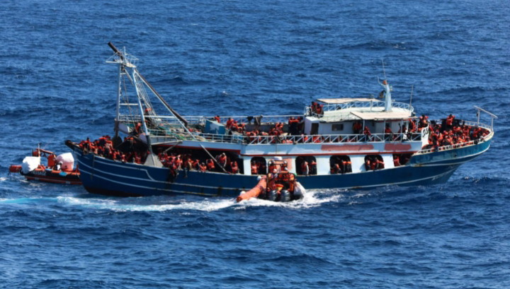 مغامرة خايبة هدي… انقاذ قارب كان غادي يغرق وهاز 500 “حراك” قبالة سواحل إيطالية