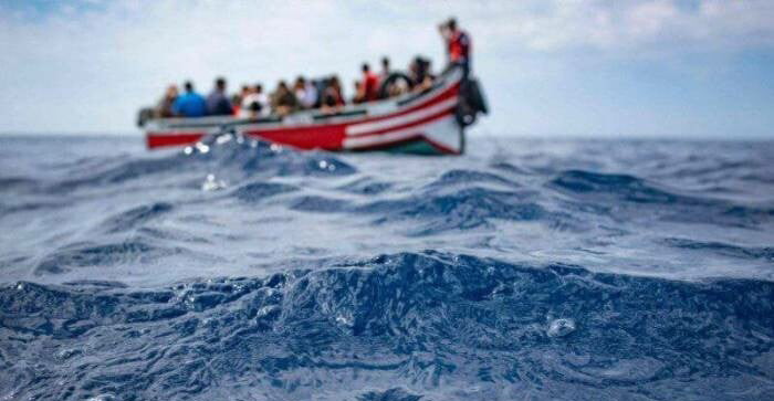 مرة اخرى البحرية الملكية المغربية نقذو مجموعة ديال المهاجرين كانوا في قارب وسط البحر