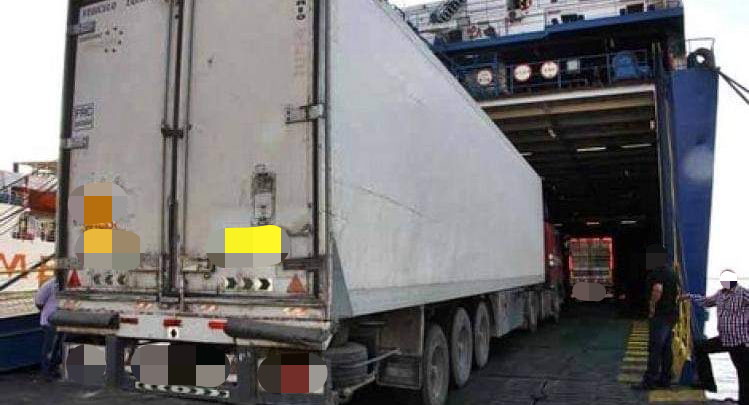 معاناة الشاحنات المغربية مع تخريب البضائع من طرف الفلاحين الاوروبيين والحكومة المغربية تدخل على الخط
