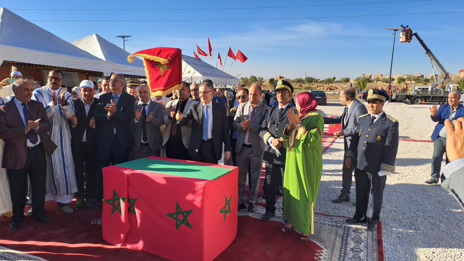 والي الجهة عطى انطلاقة مشاريع تزويد دواوير بفم العنصر بالماء واطلاق الانارة بالطاقة الشمسية بين الرو.ضة ديال ولاد ضريد وادوز