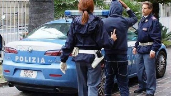 جاب الربحة… البوليس فالطاليان شدو مهاجر مغربي دخل لواحد المحل ديال المجوهرات وضرب الخدام لي فيه وشفر لو مبلغ مالي