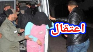 عائلة محترمة!… واحد الأم وبنتها وسائق طوموبيل كانو تايسكرو ودابزو ودارو شوهة فالشارع والكاميرا فضحاتهم والبوليس شدوهم