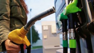 كلام معقول… بوانو ينتقد الأرباح الكبيرة لشركات المحروقات ويدعوها للمساهمة في الحماية الاجتماعية ودعم المواطنين الفقراء ماديا