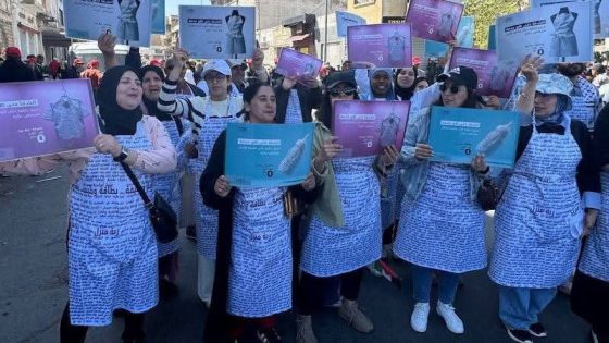 سابقة في المغرب… عضوات جمعية نسائية لبسو الطابليات وشاركو فمسيرات عيد الشغل دفاعا على عمل العيالات المنزلي!