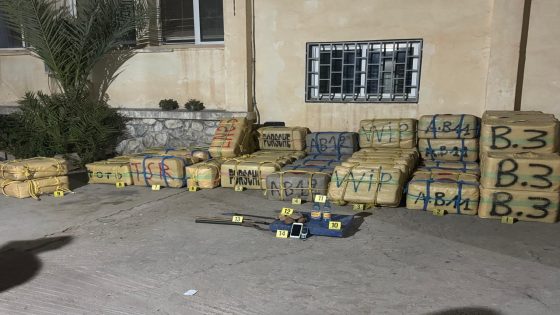 برافو وضربة صحيحة هدي وبعد عملية سوق السبت… بوليس وادي زم وبني ملال وخريبكة استعملو القرطاس وشدو 4 ديال البزناسة قاوموهم بالجناوة وحجزو عندهم أطنان من المخدرات وجوح طوموبيلات