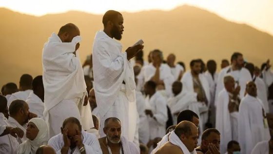 اللهم تقبل… حجاج بيت الله يقفون على جبل عرفات لأداء الركن الأعظم وسط ارتفاع قياسي في درجات الحرارة