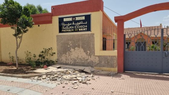 “العشوائية” و” الترقيع” شعار المشاريع بمدينة مريرت و هاته المرة انهيار جزء من سور مقر باشوية المدينة حديث الاصلاح