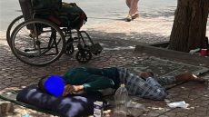 عاجل… مواطنون يوجهون نداء إنسانيا إلى والي الجهة و يطالبون سلطات بني ملال بإنقاذ رجل من ذوي الاحتياجات الخاصة تُرك في الشارع يصارع الموت