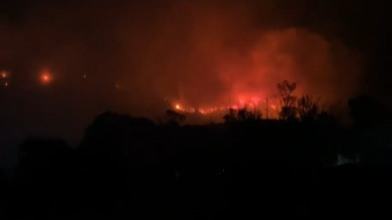 يالطيف… حريق مهول يشتعل في مساحات واسعة من جبل ضواحي تطوان وفرق الوقاية المدنية تسابق الزمن لاخماذه