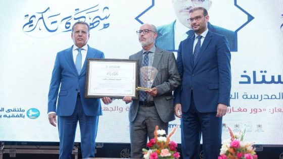 يستاهل… عامل الفقيه بن صالح يكرم الكفاءة الدكتور المصطفى راكب اعترافا بعطائه الأكاديمي والعلمي ومساهمته في تطوير العرض الجامعي بالفقيه بن صالح وبجامعة السلطان مولاي سليمان بني ملال
