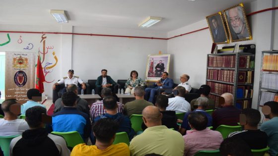 مبادرة مزيانة… نزلاء السجن المحلي ببني ملال يشاركون في نقاش ثقافي حول كتاب الممثل المسرحي عادل اضريسي بعنوان “الباريار” في موضوع الهجرة